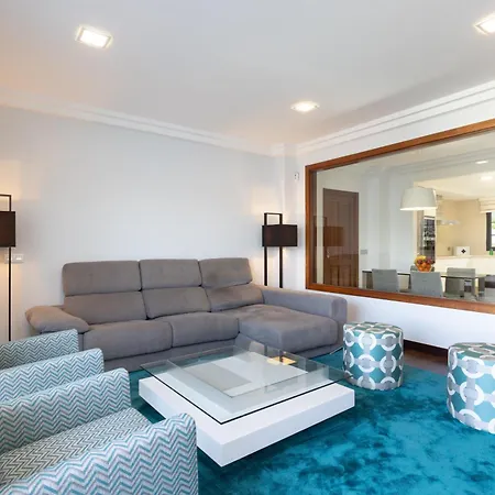 Home2book Stunning Terrace, Bbq & Pool El Casa vacanze